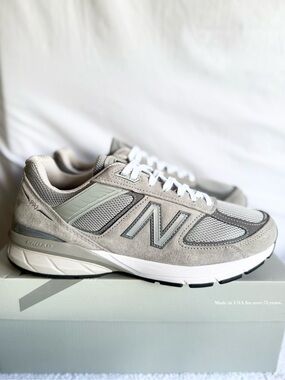 AUTHENTIC BRAND NEW New Balance 990v5 Grey size 10 M990GL5